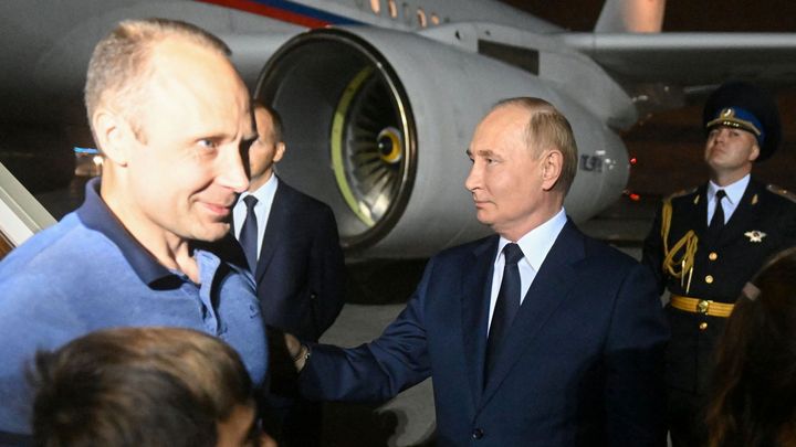 Zákulisí výměny vězňů: Němci ustoupili, Putin trval na návratu zabijáka tajné služby