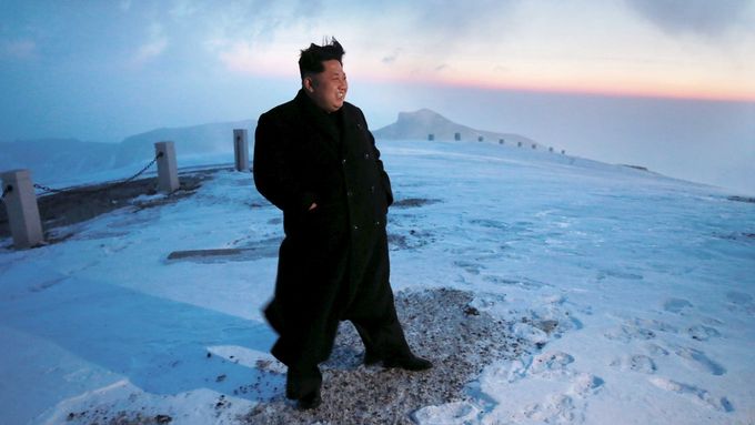 Foto: Kim Čong-un zdolal nejvyšší horu KLDR. V polobotkách
