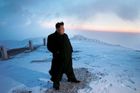 Foto: Kim Čong-un zdolal nejvyšší horu KLDR. V polobotkách