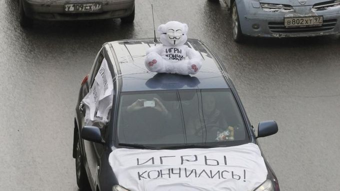 Moskvu zaplnila auta, lidé protestovali proti Putinovi