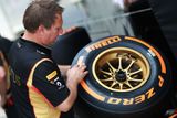 Navíc oranžová tvrdá pneumatika dostala před Barcelonou nový "recept", aby opravdu plnila roli té gumy, která vydrží nejvíc a týmy měly k dispozici širší škálu strategií.
