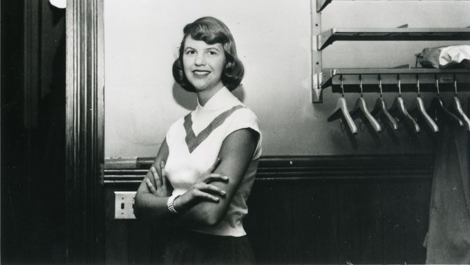 Sylvia Plathová v roce 1952 nebo 1953, kdy studovala na soukromé dívčí Smith College ve státě Massachusetts.