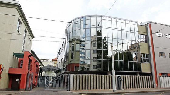 Tiskárna cenin chrlí alkoholové kolky