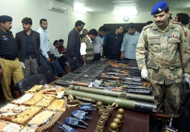 Zbraně po útoku v Láhauru
