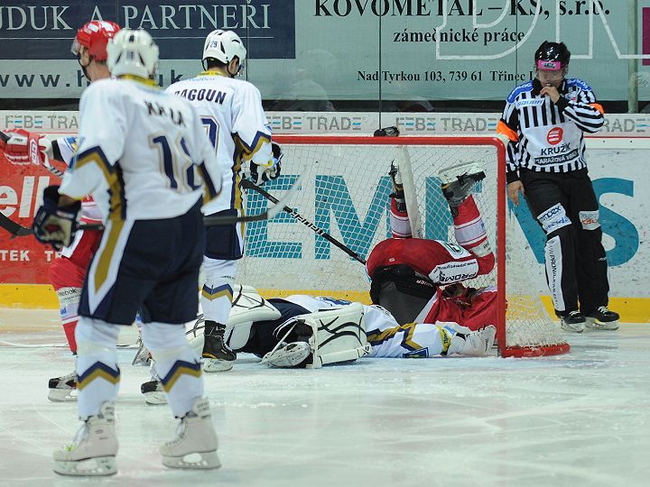 Extraliga: Třinec - Kladno (Ladislav Kohn, Jan Chábera)