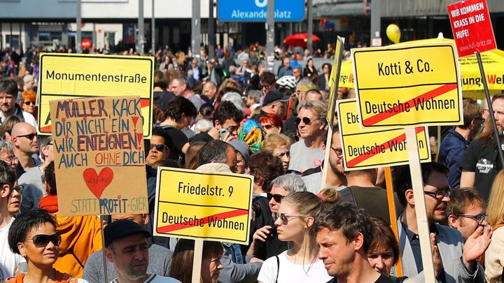 Foto: Němci protestují proti rostoucím nájmům, v Berlíně chtějí vyvlastňovat byty