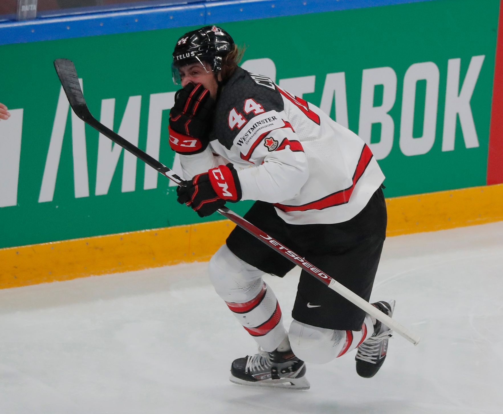 Maxime Comtois slaví gól ve finále Finsko - Kanada na MS 2021