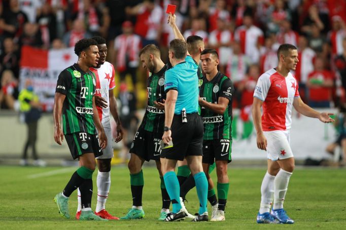 Červená karta pro Eldara Čiviče v odvetě 3. předkola LM Slavia - Ferencváros