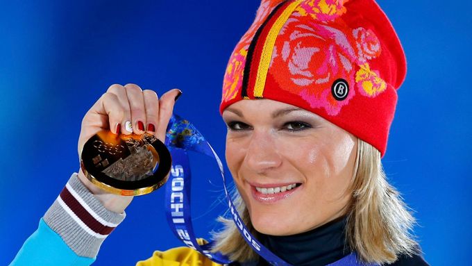 Maria Höflová-Rieschová se zlatou olympijskou medailí.