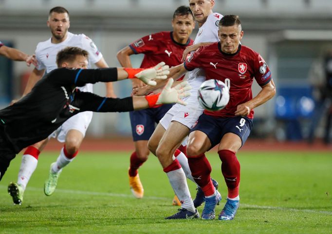 Tomáš Vaclík a Tomáš Holeš v zápase skupiny E kvalifikace MS Česko - Bělorusko