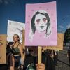Pochod Amnesty International proti rozhodnutí amerického nejvyššího soudu v otázce potratů
