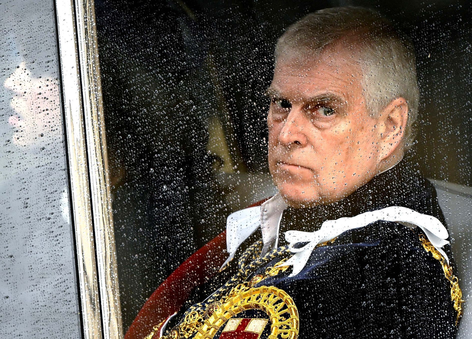 Velká Británie, monarchie, princ Andrew, král Karel III., Virginia Roberts Giuffre, Jeffrey Epstein, média,