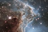 Mlhovina Opičí hlava, vzdálená skoro šest a půl tisíce světelných let, nacházející se v souhvězdí Orion.