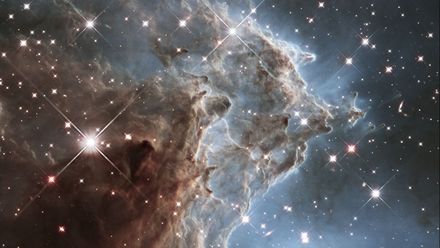 Hubbleův teleskop vidí až 13 miliard světelných let daleko