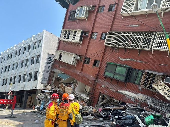 Následky zemětřesení na Tchajwanu, město Chua-lien.