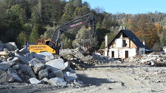 Pokračuje odstraňování škod v oblastech postižených zářijovou povodní, 9. října 2024, Bělá pod Pradědem, Jesenicko.