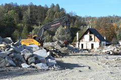 Nejdřív povodně, teď plísně. Po zářijové pohromě jsou další výzvou vlhké domy