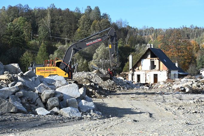 Pokračuje odstraňování škod v oblastech postižených zářijovou povodní, 9. října 2024, Bělá pod Pradědem, Jesenicko.