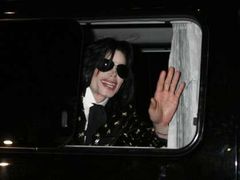 Michael Jackson přijíždí do Tokia
