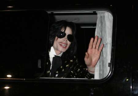 Michael Jackson přijíždí do Tokia