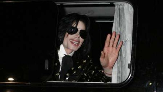 Michael Jackson přijíždí do Tokia