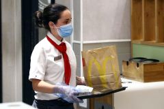 Fastfoody v USA řeší nedostatek pracovní síly. McDonald’s platí lidem jen za pohovor