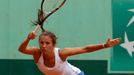 Německá tenistka Annika Becková v utkání se Slovenkou Annou Schmiedlovou během finále French Open juniorek.