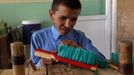 A blind student weaves a cleaning brush at the Kabul Blind School September 2, 2012.The Kabul Blind School was established in 1977 and has more than 187 students. It is the only school for the blind in Afghanistan. Picture taken on September 2, 2012. REUTERS/Omar Sobhani (AFGHANISTAN - Tags: SOCIETY EDUCATION HEALTH) Published: Zář. 6, 2012, 7:29 dop.