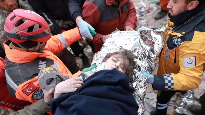 Zemětřesení připravilo v Turecku stovky dětí nejen o domovy, ale i o jejich jména; Zdroj foto: Reuters