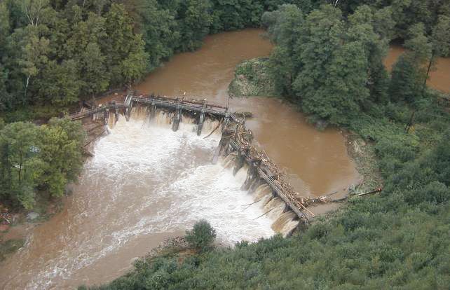 Foto: Povodně v roce 2002/ Povodí Labe