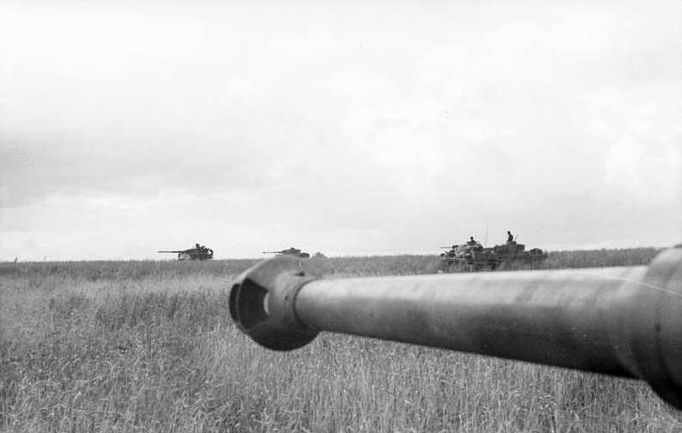 Archivní fotografie z  Kurském oblouku v Rusku, kde se odehrála v červenci 1943 největší tanková bitva druhé světové války. V ní Rudá armáda svaz definitivně zvrátila děn