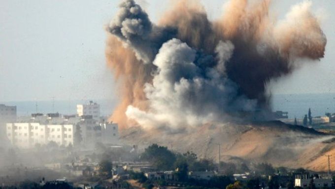 Pásmo Gazy je už řadu dní pod palbou, nyní vpadli na palestinská území i vojáci