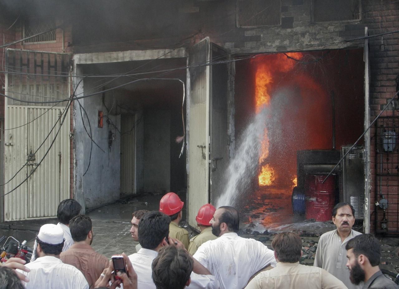 Požár v pákistánské textilní továrně