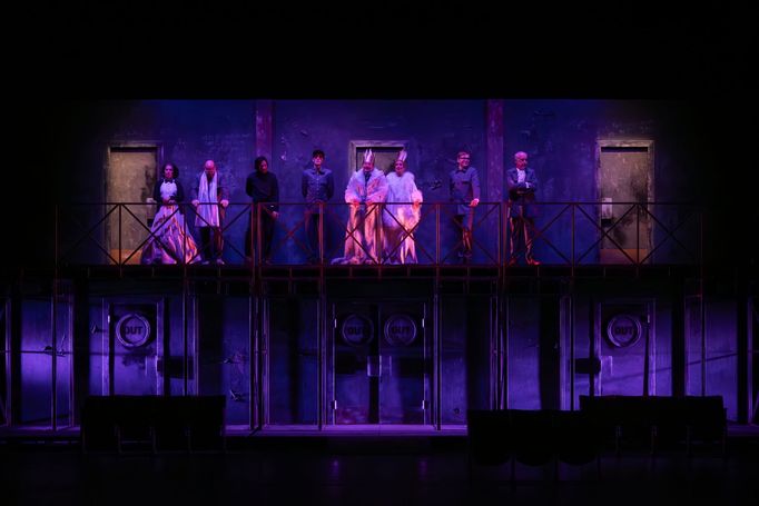 Na snímku jsou Hana Vaňková, Dušan Urban, Petr Panzenberger, Jiří Hába, Tomáš Jirman, Petra Kocmanová, Daniel Hrůza a Jan Fišar.