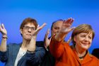 Merkelová se raduje, že se jí taktika vyplatila, píší média. "Vlak Schulz" v Sársku narazil
