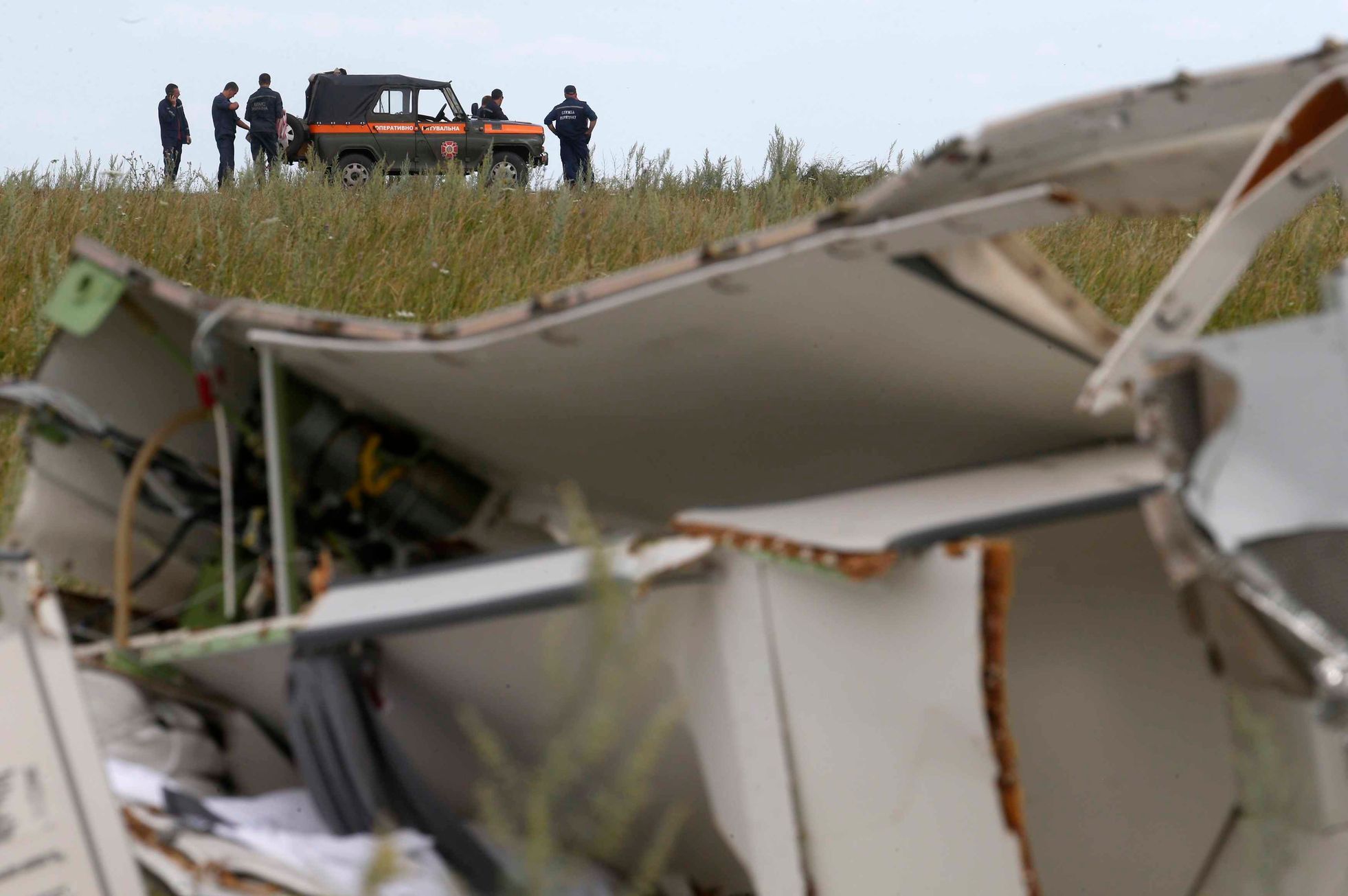 Trosky sestřeleného letu MH17