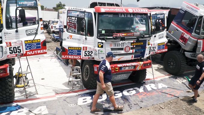 Začíná 40. ročník Rallye Dakar. České jezdce vítalo v peruánské Limě pětadvacet stupňů. Navigátor Josef Kalina (68) už se těší na dobrodružství.