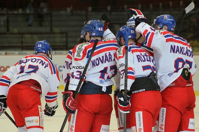 EHCh, ČR - Slovensko: radost ČR (12 - Jiří Novotný, 43 - Jan Kovář, 27 - Martin Růžička, 87 - Jakub Nakládal)