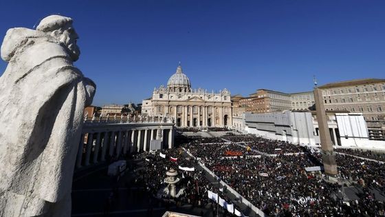 Naposledy na náměstí. Benedikt XVI. se loučí s věřícími