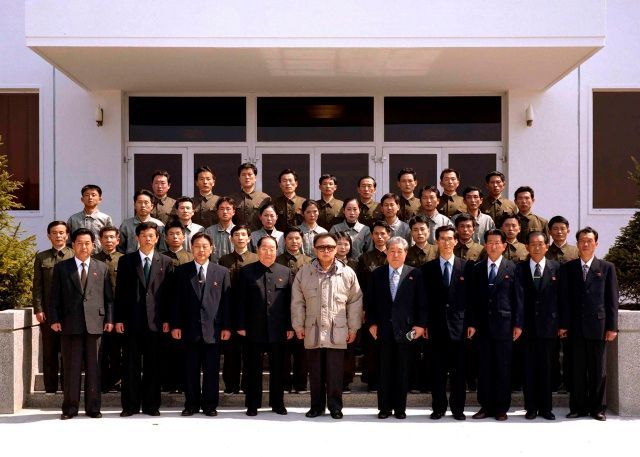 Kim Čong-il a vědci