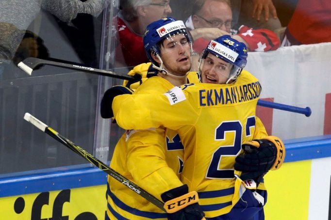 Filip Forsberg a Oliver Ekman-Larsson na MS 2015