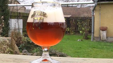 Vánoční pivo si musí dát načas. Pak voní i po borovici
