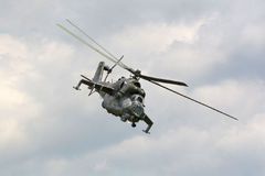 Video: V Rusku při letecké show spadl vrtulník, pilot zemřel