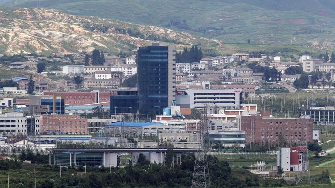 Pohled na severokorejskou průmyslovou zónu Kesong