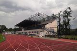 Jedním ze zasažených objektů byl i atletický stadion U Červených domků.