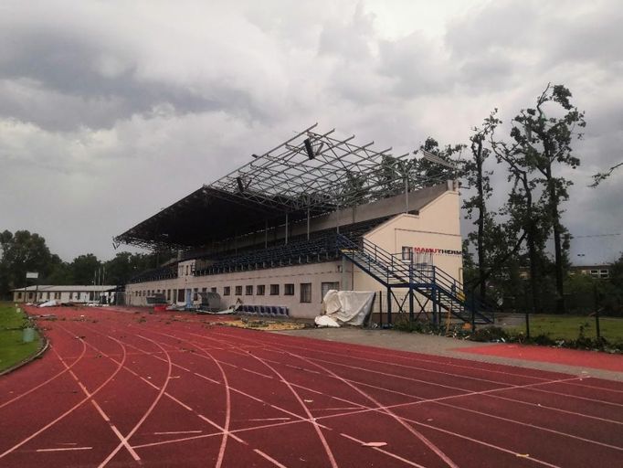 Atletický stadion v Hodoníně po tornádu v roce 2021