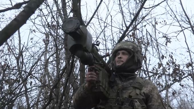 RFE - ukrajinští vojáci popisují, jak sestřelují ruské letouny v okolí Bachmutu