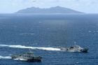 Čínské lodě propluly kolem sporných ostrovů u Japonska