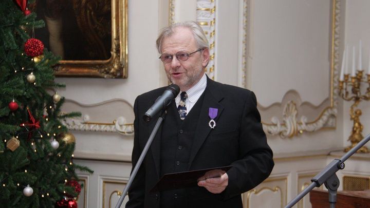 Skandál vyznamenaného historika. Na univerzitě měl ve velkém krást cenné knihy