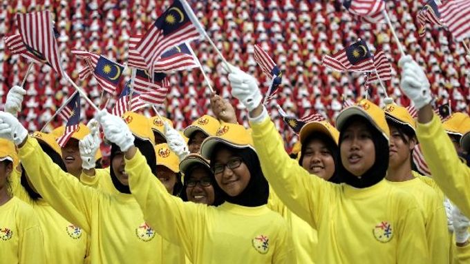 Minulý měsíc oslavila Malajsie 51. výročí nezávislosti. V etnicky různorodé zemi vládnou od počátku Malajci. Nemalajské menšiny si naopak stěžují na diskriminaci